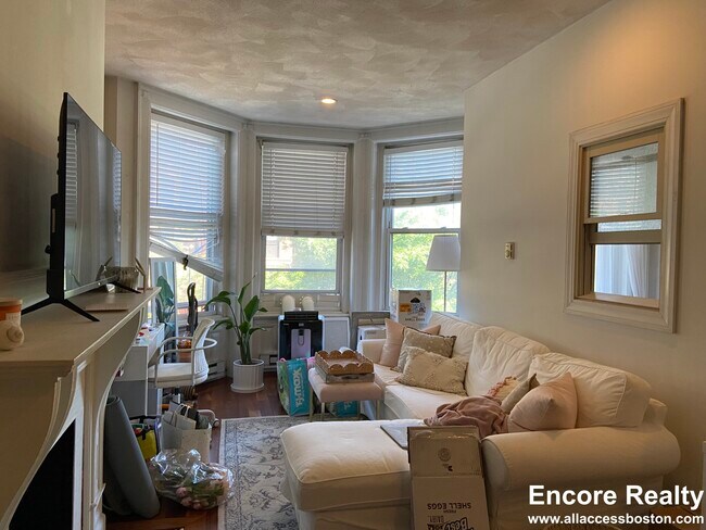 225 Newbury St Unidad 250 - 1F