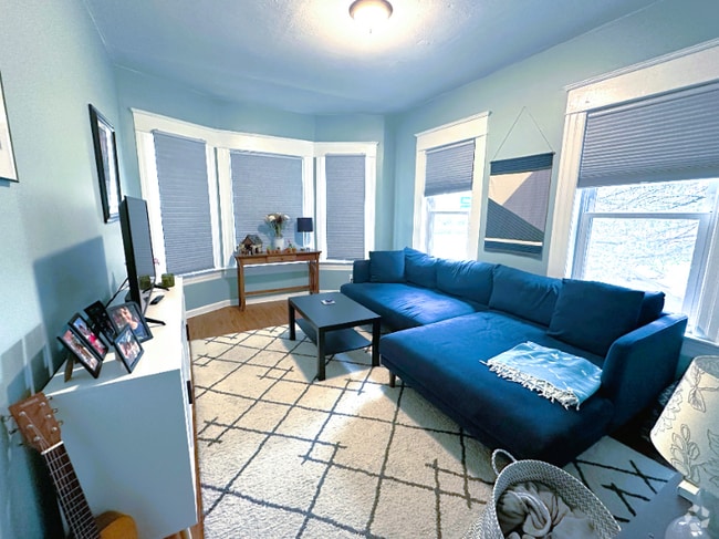 Building Photo - 404 Newton St Rental