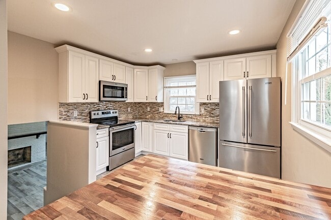 Photo - Hyde Park! 3 bedroom, 2.5 bathroom single family home