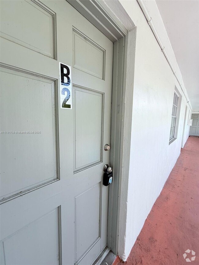 Building Photo - 3100 Coral Springs Dr Unit 2B Rental