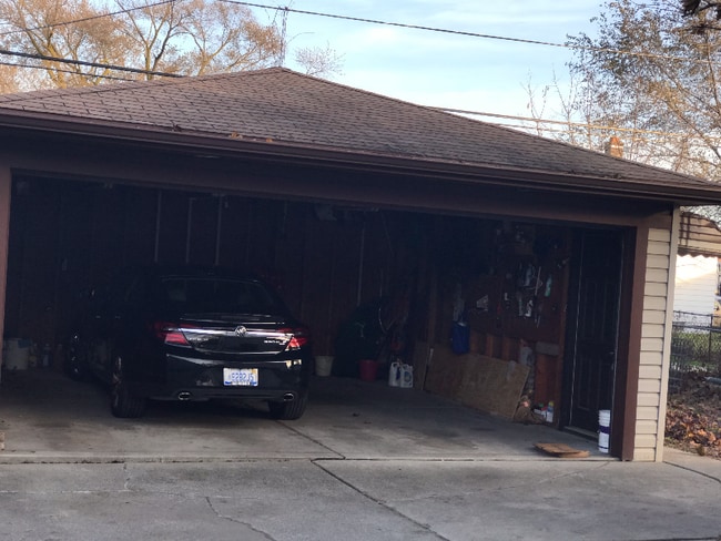 Photo - 25160 Dale St