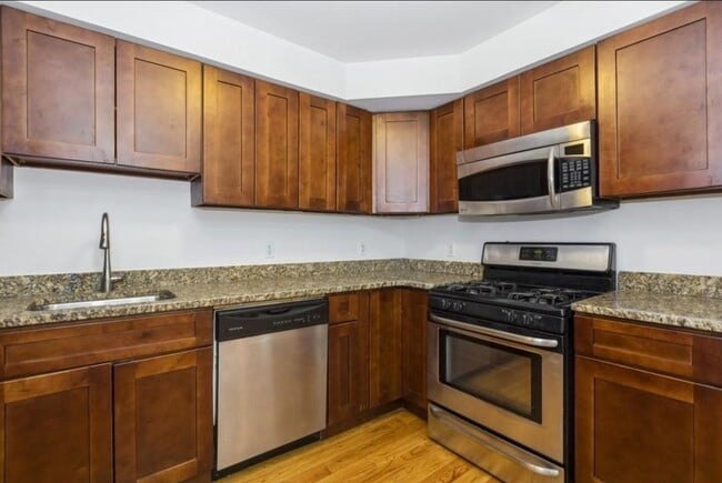 Building Photo - 809-815 22nd St Unit 1206