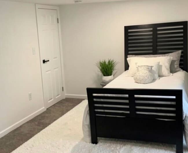 Building Photo - 11 Meadow St