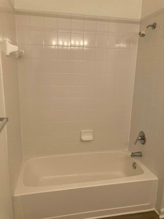 Photo - 600 Bucksley Ln Unit 202