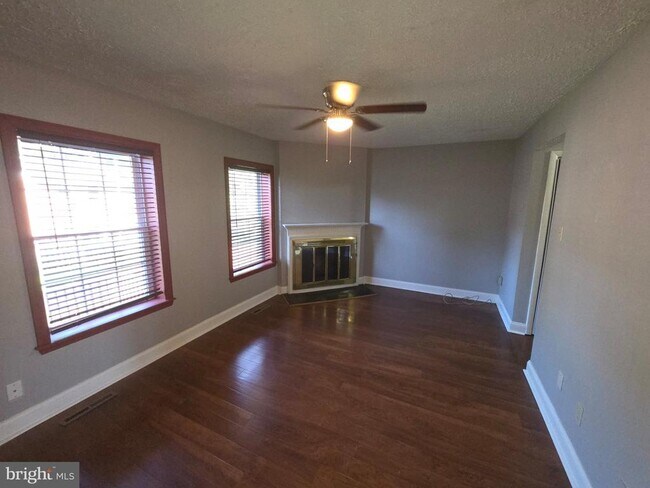 Photo - 8803 Hayshed Ln