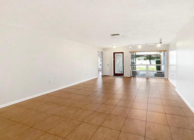 Photo - 8915 NW 11th St