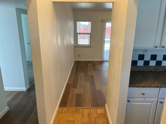 Photo - House: 3 Bedroom / 1 Bathroom - North Highlands