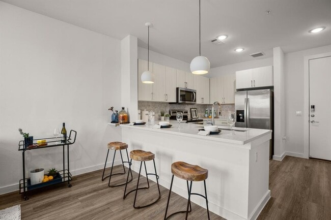 Building Photo - 6324 N Lamar Blvd Unit 307