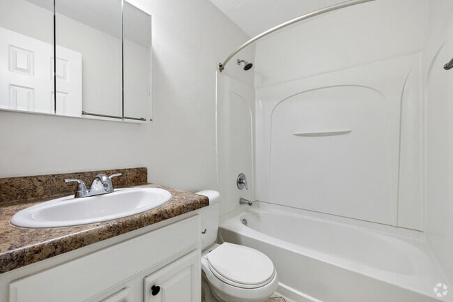 Messina - 1BR, 1BA - 675SF - Bathroom - Topaz Grove