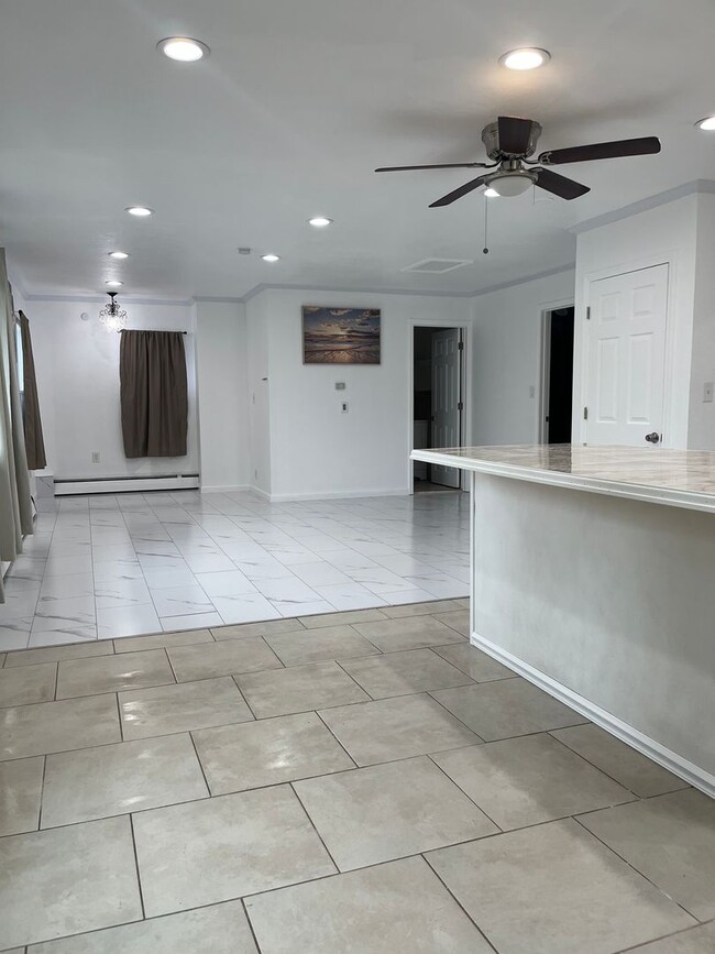 Photo - Large 4 bedroom home in Hamilton Acres - Mother in Law included