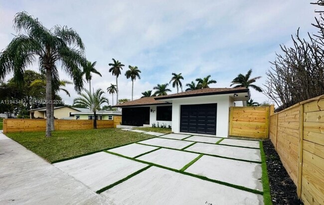 Building Photo - 641 NE 2nd St