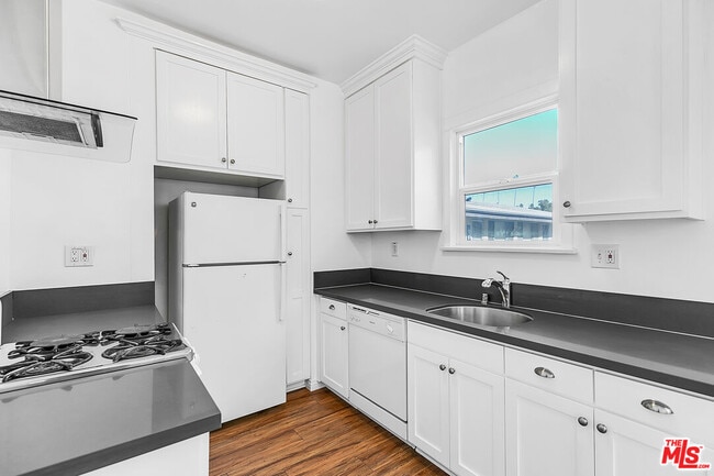 Photo - 1603 1/4 N Harvard Blvd