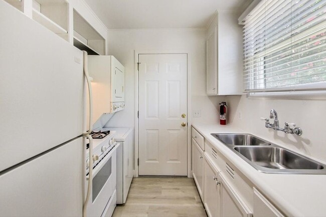 Photo - 143 Alma St Unit 02