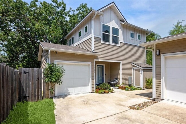 Photo - 5006 Baker St