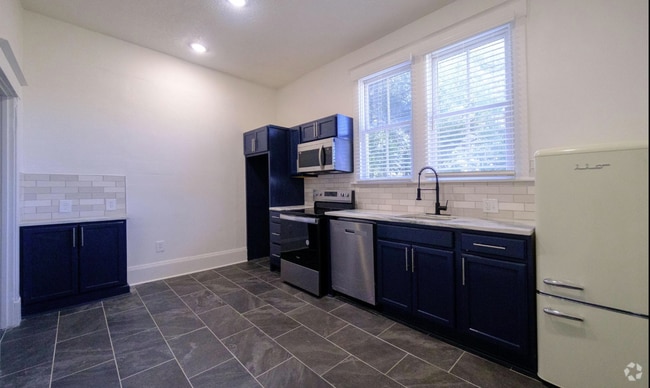 Building Photo - 2115 Lincoln St Unit Upper right 1 br Rental