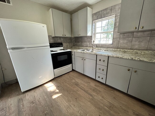 Photo - 2Bed/1Bath Available