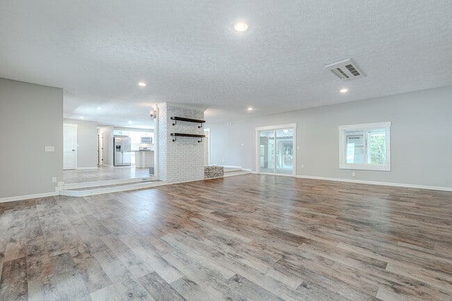 Photo - 343 Meadowview Dr
