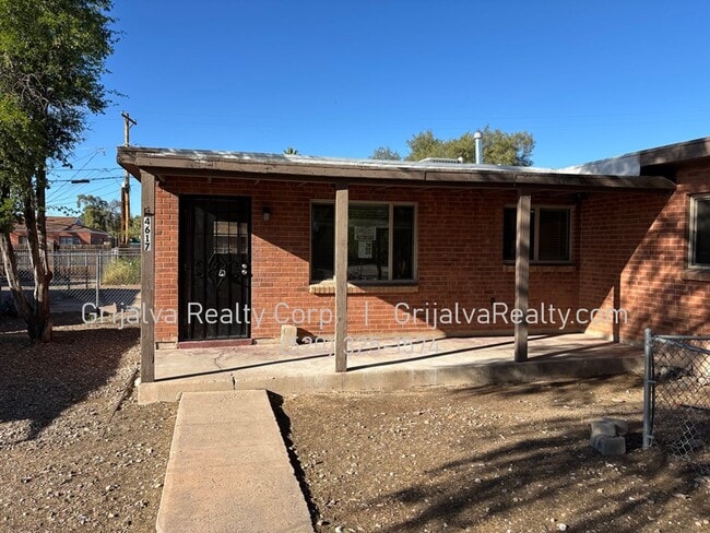 Building Photo - 4617 Eastland Unit 4617