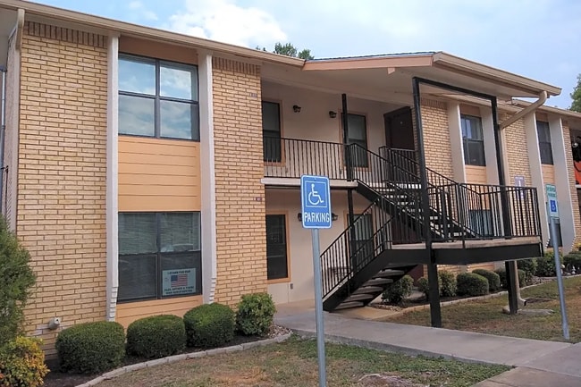 Building Photo - 1001 Pecan Valley Dr Unit #1001