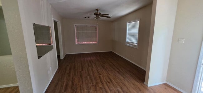 Building Photo - 862 Clower Unit #2