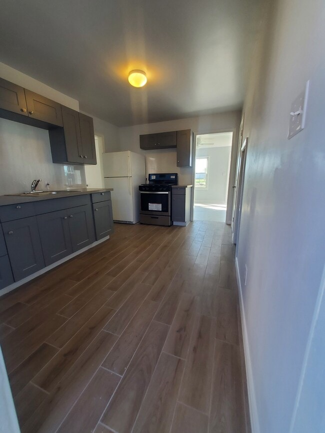 Photo - 814 Louise St