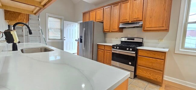 Building Photo - 3606 W Cortland St Unit CH Rental