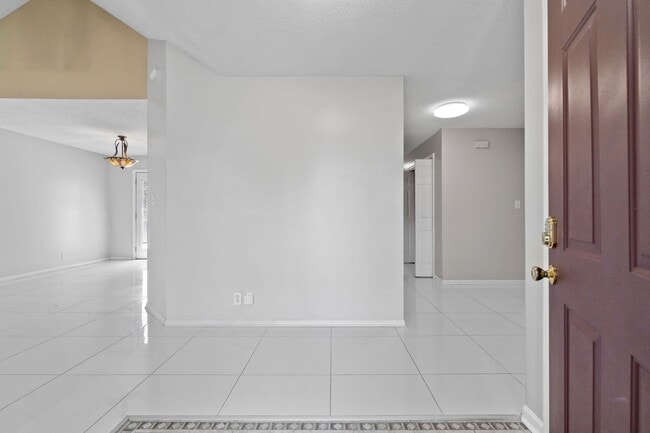 Photo - 1435 Amy Ave