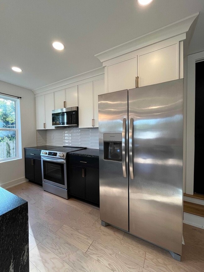 Photo - 1212 Frankie Aly