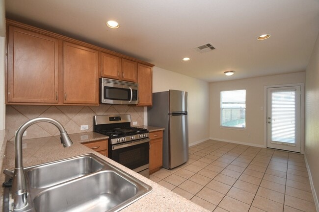 Photo - 3306 Southern Grove Ln