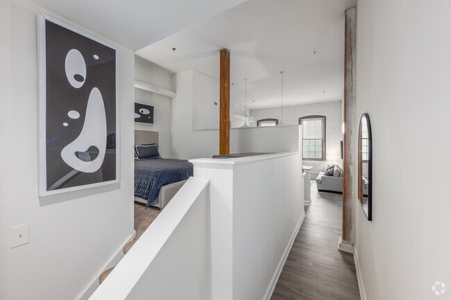 1BR, 1BA - 600SF - Entrance