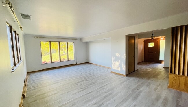 1491 E Maiden St Unit Main