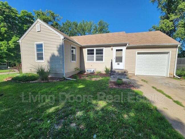 Building Photo - 2201 N 65th St Rental