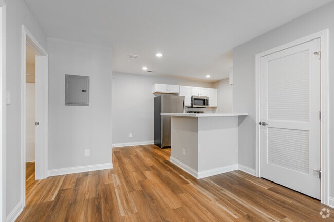 1BR, 1BA - 840SF - Living Room