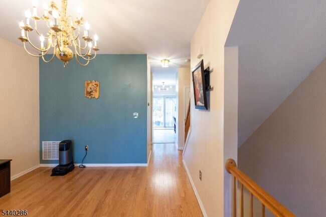 Photo - 248 Warren St