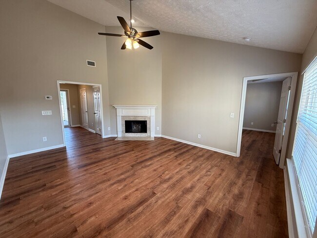 Photo - 1008 Shire Dr