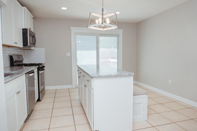 Photo - 309 Green Oak Dr