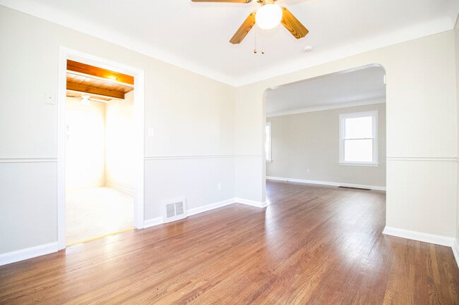 Photo - 4353 Lyman Ave