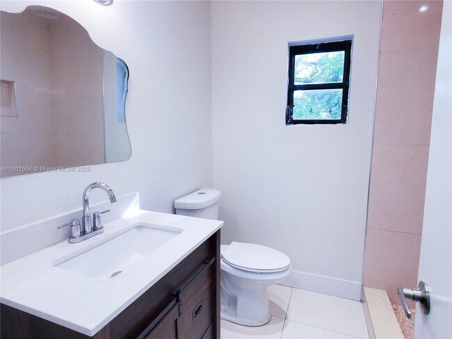 Photo - 1901 NW S River Dr