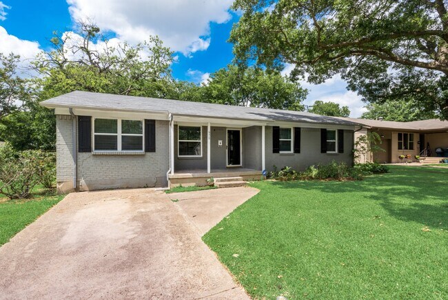 Photo - 438 Daniel St