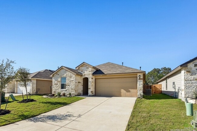Photo - 21281 Millstream Bnd