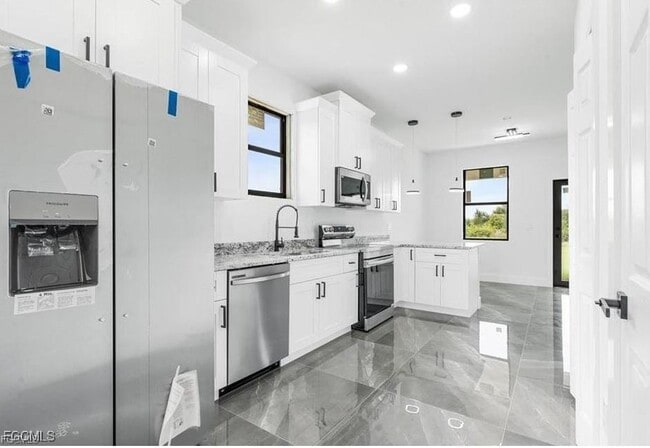 Photo - 128 Nave Ave S