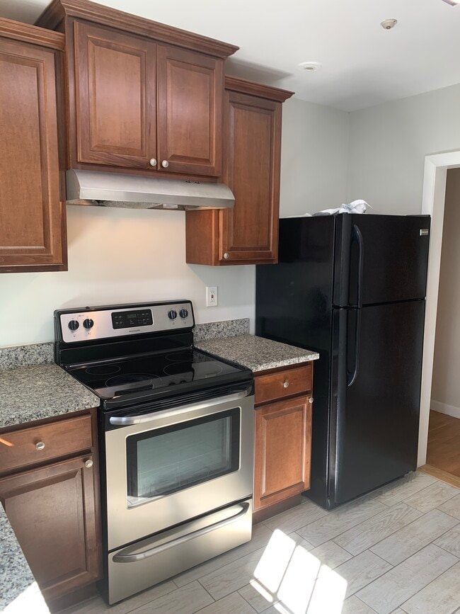 Photo - 166 White St