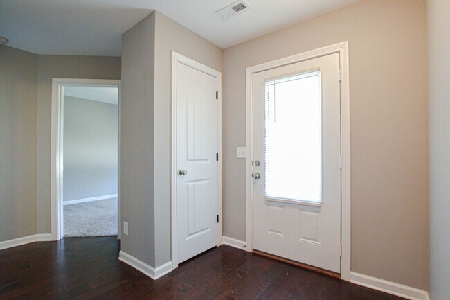 Photo - Pet Friendly Three Bedroom!