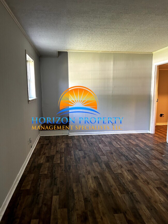 Photo - 2727 Clayton Dr NW