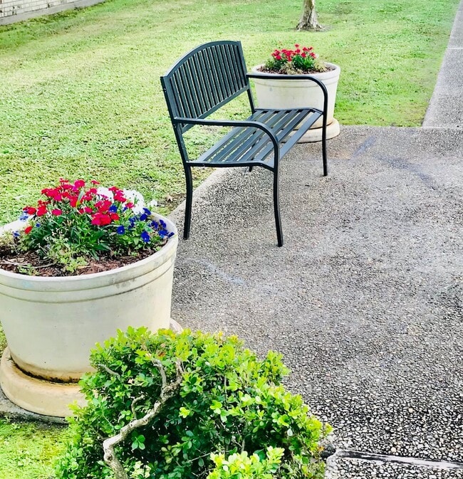 Sitting Area by Pool