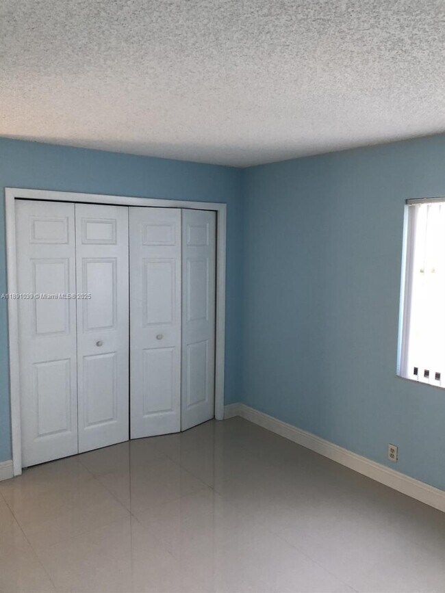 Photo - 151 Lakeview Dr Unit 201