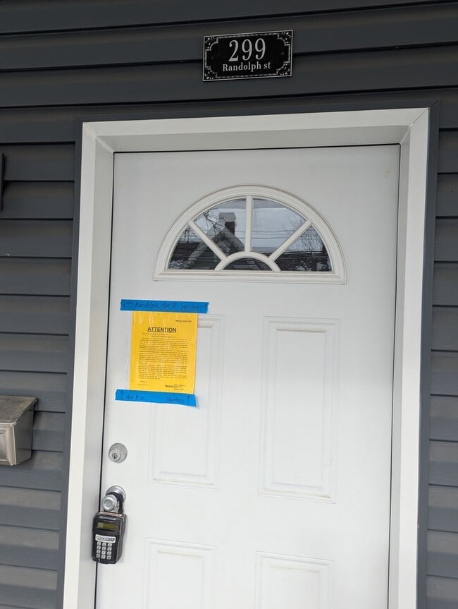 Photo - 299-301 Randolph Street Unidad 299 Randolph St. Apt. B