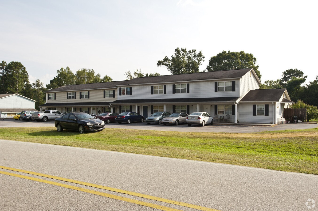 Lakeview Townhouse Apartments - Lakeview Townhouse Apartments