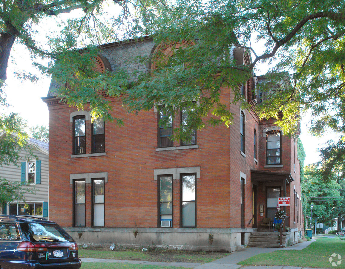 Photo - 71-73 MARSHALL St Apartments