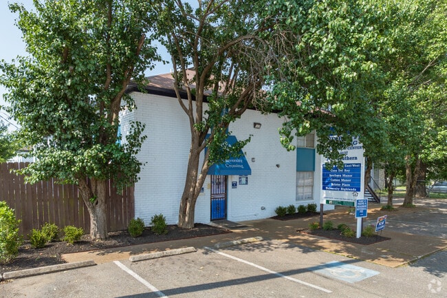 Building Photo - University Crossings